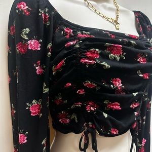 🌹🌹 Spring super cute top size S